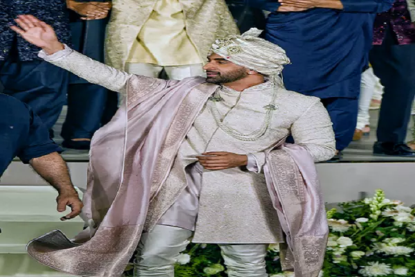 Actor Ranbir Kapoor showcases a creation by designer Tarun Tahiliani Actor Ranbir Kapoor showcases a creation by designer Tarun Tahiliani