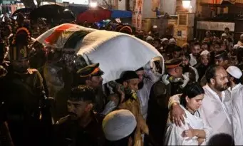 The last rites of Baba Siddique are performed at Bada Qabrastan