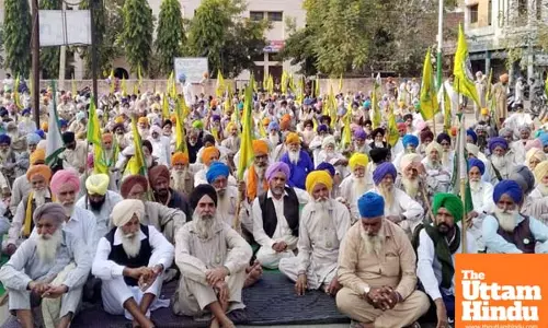 Farmers Gherao police station for 8 hours, demand withdrawal of FIR over stubble burning