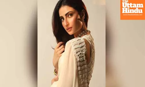 Palak Tiwari channels her inner swan as she soaks in festive fun