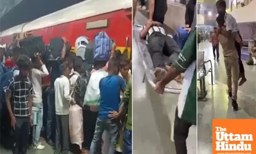 Stampede at Bandra Railway Station in Mumbai, 9 injured
