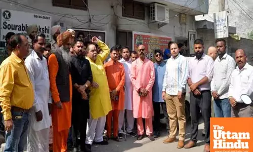 Petrol bomb thrown at Shiv Sena leaders house ; third incident in 15 days carried out by bike-borne miscreants