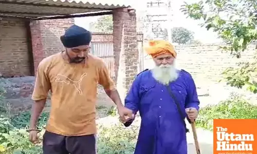 Elderly man catches robber in Gurdaspur; holds on despite bloodshed as two miscreants flee leaving magazine behind