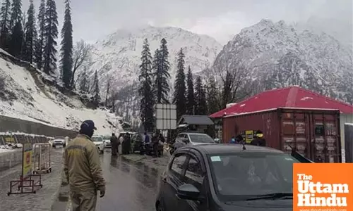 J&K: 20 civilian vehicles stuck on Razdan Pass rescued by BRO