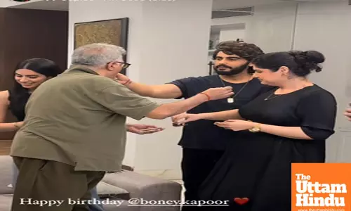 Boney Kapoor celebrates 69th b’day with kids Arjun, Anshula and Khushi, Janhvi gives a miss