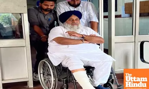 Man attempts to shoot Sukhbir Badal at Golden Temple in Amritsar, arrested