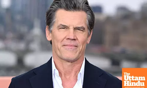 Josh Brolin reveals why he sleeps with nicotine pouches