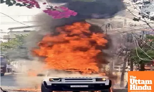 Rs 1.5 Crore Land Rover Defender ravaged by fire Near Karelibaug, Vadodara, WATCH VIDEO