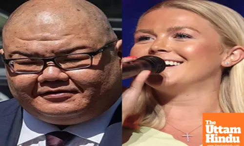 Trump names White House communications chief, press secretary from campaign staff (Ld)