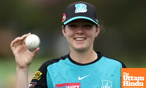 Lucy Hamilton becomes youngest bowler to take fifer in WBBL