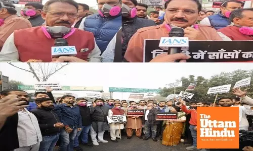 BJP protests alarming pollution levels in Delhi, slams AAP govt