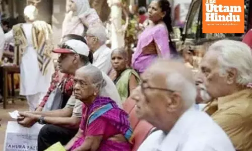 Govt Responds: Is Retirement Age for Central Employees Really Rising to 62?