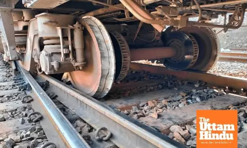 Tragedy on Tracks: Delhi-Darbhanga Special Train derailed in West Champaran