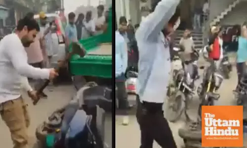 Viral Video Shows Man Using Hammer to Smash Ola Electric Scooter in Rage