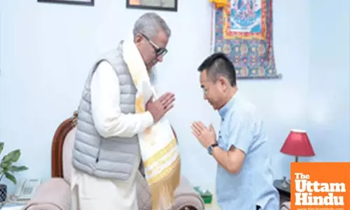Sikkim CM calls on Guv, extends greetings on Constitution Day