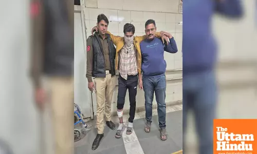 Crime in Delhi: Police Officer Stabbed, Criminal Fires at Cops in Violent Showdown!