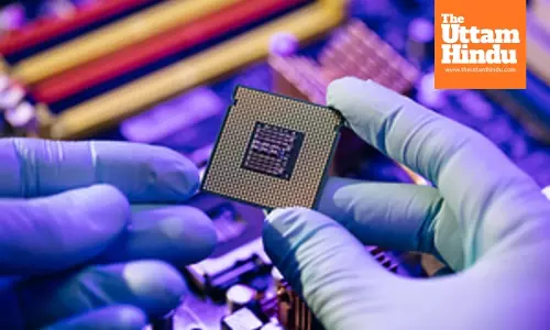 US unveils new package of chip export controls against China