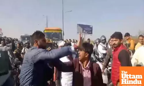 Anger Erupts in Traffic Jam: Furious Commuters Slap Congress Workers Amid Chaos; WATCH VIDEO