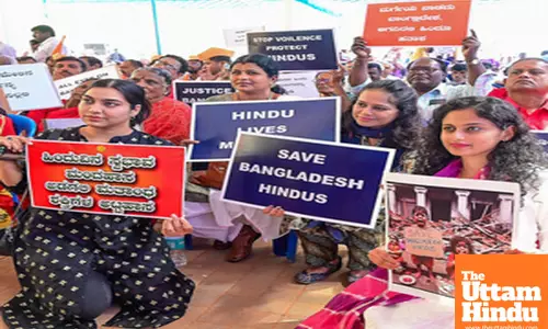 Bengaluru: Members of Hindu Hitarakshana Vedike stage a protest against atrocities committed against minorities in Bangladesh