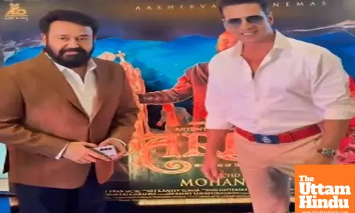 Mohanlal welcomes Akshay Kumar at ‘Barroz’ trailer launch with a warm hug