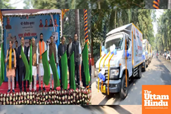 Nitish Kumar launches 109 free medicine vehicles in Patna Nitish Kumar launches 109 free medicine vehicles in Patna