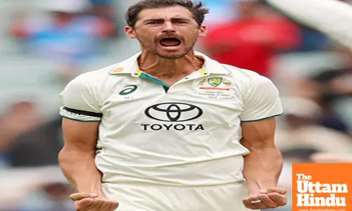 3rd Test: Starc, Hazlewood leave India in deep trouble after Australia make 445