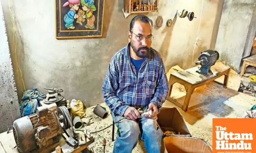 Amritsar’s Baljit Singh: One of Only Two Master Craftsmen Trusted to Carve Knights for World Chess Championships!