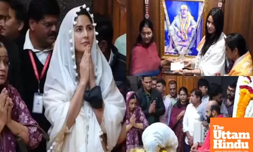 Katrina Kaif seeks blessing from Sai Baba in Shirdi