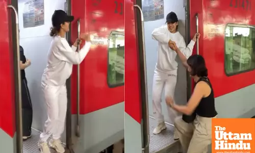 Malaika Arora ‘channels her inner SRK’