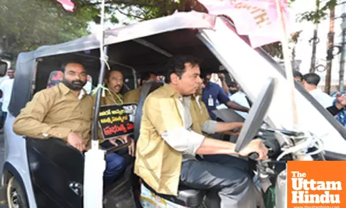 KTR drives autorickshaw to Assembly to raise problems faced by three-wheeler drivers