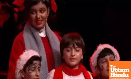 Bachchan and Khan family cheer for Aaradhya-Abrams joint performance