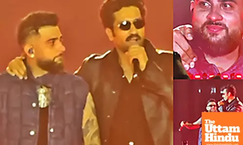 At the concert, Vicky Kaushal said something about Karan Aujla that made the singer emotional, watch the VIDEO