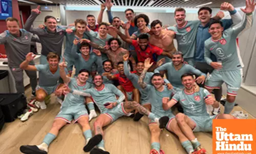 Atletico upset Barcelona to go top of La Liga