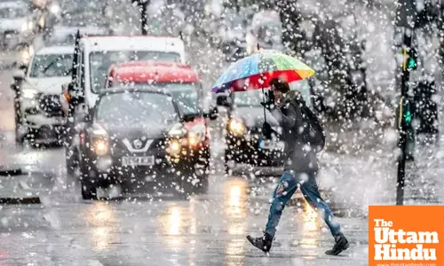 All flights to Kashmir cancelled due to heavy snowfall, train service restored