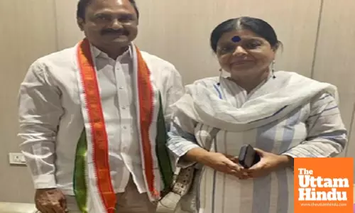 Allu Arjuns father-in-law meets Tgana Congress in-charge Deepa Dasmunsi