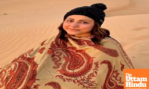 Amid her battle with breast cancer, Hina Khan makes a comeback with Grihalaxmi