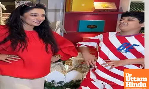 Rupali Ganguly teaches son how to pose for the paparazzi