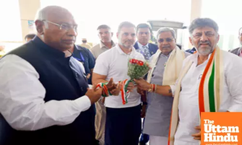 Belagavi: Congress President Mallikarjun Kharge and Congress leader Rahul Gandhi receive a warm welcome