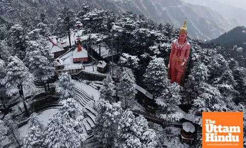 Himachal Gets a White Blanket: Snowfall Starts, Orange Alert Issued