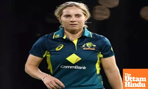 Voll retained as Molineux ruled out of Women’s Ashes due to left knee injury