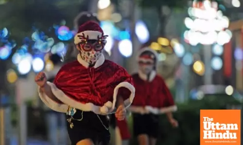 Over one third Americans take on debt in holiday spending: Survey