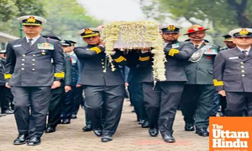 New Delhi: The casket of former Prime Minister Manmohan Singh is being taken from the Congress headquarters to Nigambodh Ghat for the state funeral