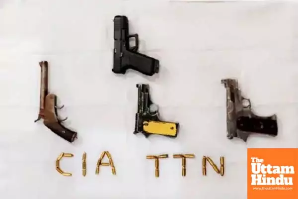 Punjab: 5 associates of gangsters Jaggu Bhagwanpuria and Amrit Baath arrested, 4 weapons including American made pistol recovered Punjab: 5 associates of gangsters Jaggu Bhagwanpuria and Amrit Baath arrested, 4 weapons including American made pistol recovered