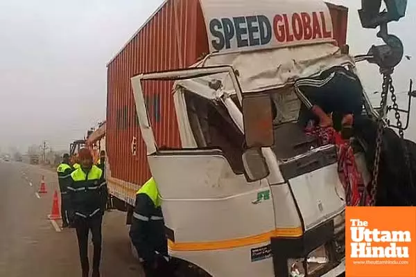 Canter Collides with Brick-Laden Tractor-Trolley in Mathura: 3 Dead, 1 Critical Canter Collides with Brick-Laden Tractor-Trolley in Mathura: 3 Dead, 1 Critical