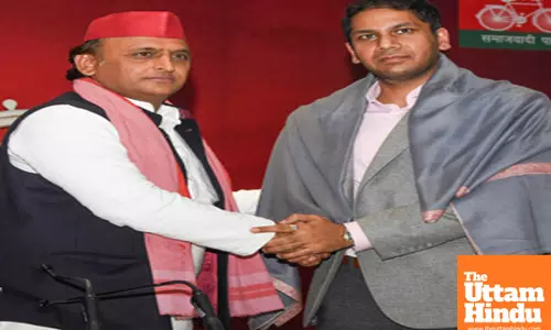 Lucknow: SP Chief Akhilesh Yadav Meets German Politician Rahul Kumar