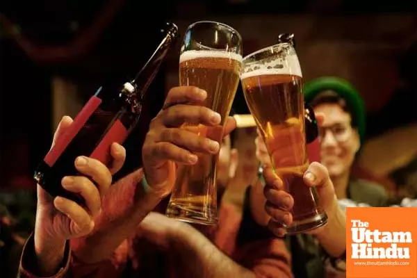 Holiday Heart Syndrome: Understanding the Dangers of Binge Drinking During Festive Seasons Holiday Heart Syndrome: Understanding the Dangers of Binge Drinking During Festive Seasons