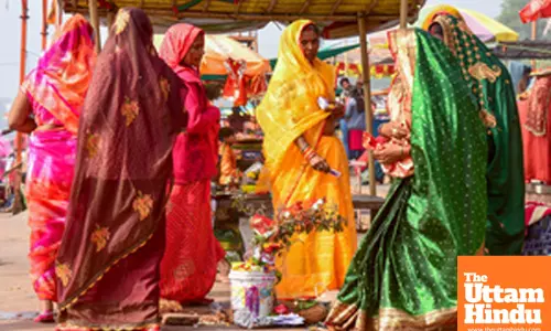 Jabalpur: Women devotees perform rituals on the occasion of Somvati Amavasya