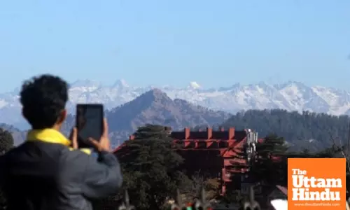 Ring in ‘warm’ New Year: Tourists from fog covered plains rush to Himachal to soak in sunshine