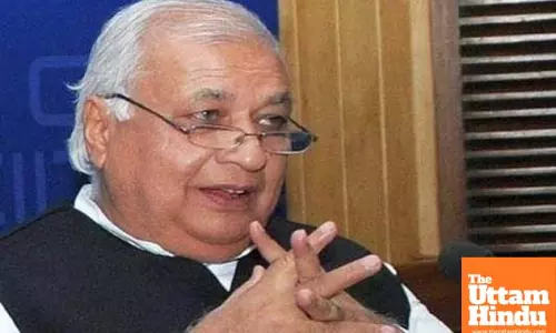 Bihar Guv Arif Mohammad Khan visits Lalu Prasads residence on New Year day