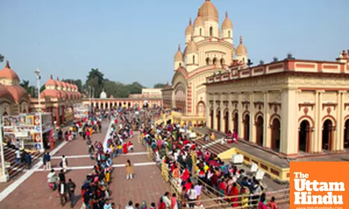 Kolkata : Devotees stand in a queue to offer prayer at Dakshineswar Kali Temple on Kalpataru Festival